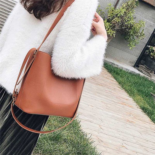 women leather handbags simple fashiontote shoulder bag diagonal handbag high capacity suede bucket bag for women 2020 new
women leather handbags simple fashiontote shoulder bag diagonal handbag high capacity suede bucket bag for women 2020 new