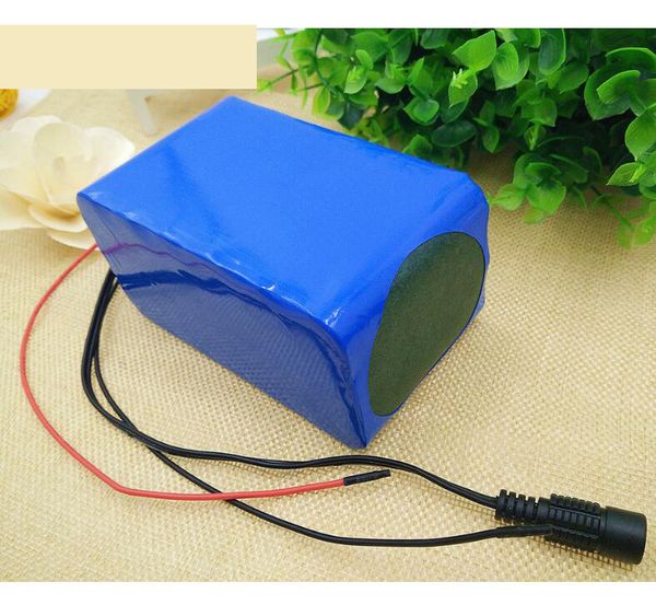 china rechargeable dc 12v 12ah battery pack 18650lithium batteries for 10w to 300w motor +2a charger
china rechargeable dc 12v 12ah battery pack 18650lithium batteries for 10w to 300w motor +2a charger