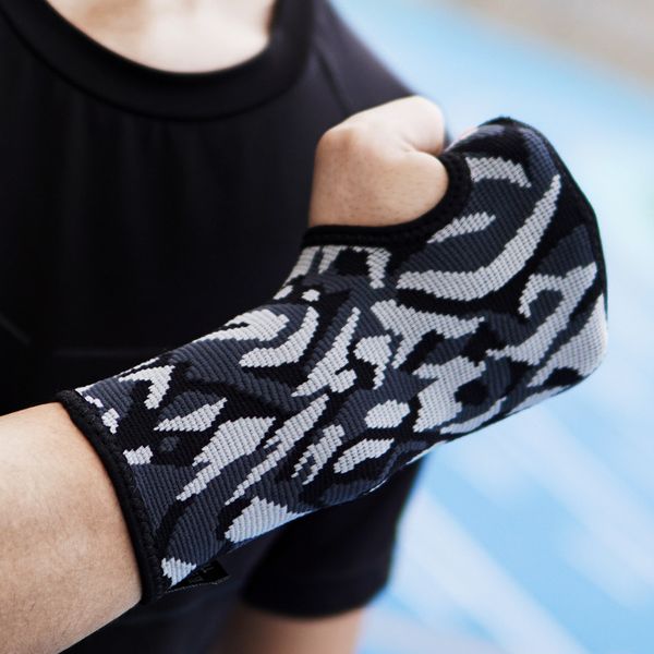 kuangmi 1 piece adjustable wrist brace fitted right / left thumb stabilizer sports wrist support wrap for tennis weightlifting, Black;red
kuangmi 1 piece adjustable wrist brace fitted right / left thumb stabilizer sports wrist support wrap for tennis weightlifting, Black;red