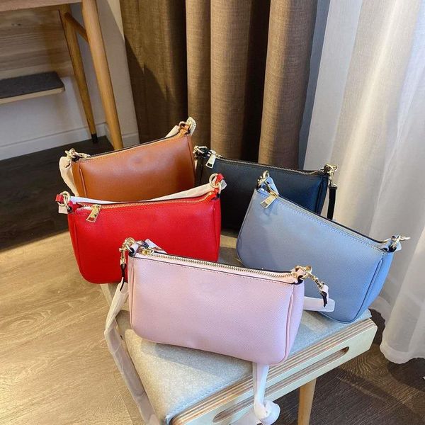 designer women's crescent bag mahjong bag with two straps and cow leather and classic double c fabric high-level dust-proof bag
designer women's crescent bag mahjong bag with two straps and cow leather and classic double c fabric high-level dust-proof bag