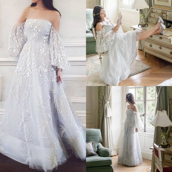 2020 fairy evening dresses lace appliques off the shoulder a line long sleeve prom dress floor length custom made robes de soirée, Black;red
2020 fairy evening dresses lace appliques off the shoulder a line long sleeve prom dress floor length custom made robes de soirée, Black;red
