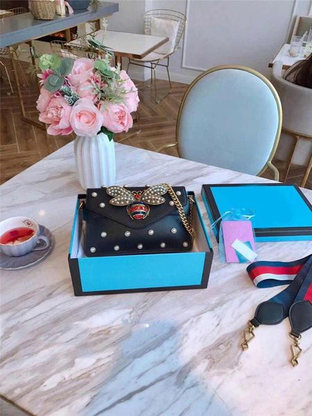 designer-bags bee hardware great quality women chain shoulder purse margrette ladies fashion tote luxury purse handbag with box
designer-bags bee hardware great quality women chain shoulder purse margrette ladies fashion tote luxury purse handbag with box