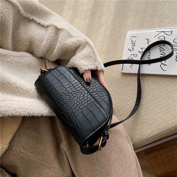 2020 new shoulder bag women's casual fashion korean version crocodile pattern semicircle saddle bag retro ladies crossbody
2020 new shoulder bag women's casual fashion korean version crocodile pattern semicircle saddle bag retro ladies crossbody
