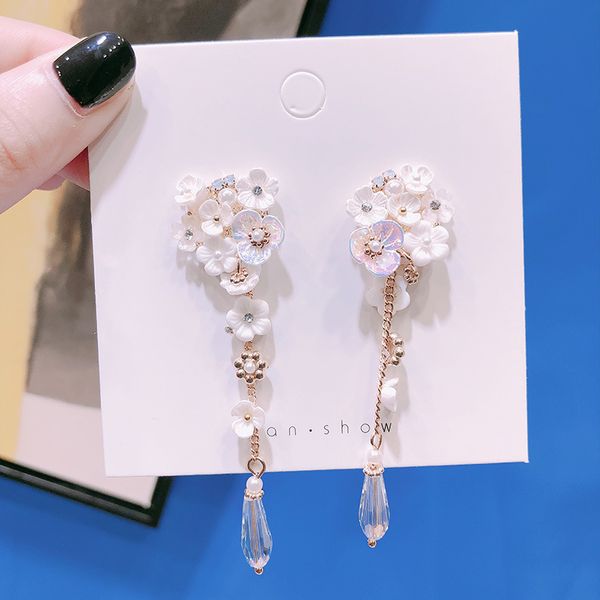 silver needle korea temperament exquisite imitation pearl shell flower crystal tassel earrings fashion sweet ladies accessories
silver needle korea temperament exquisite imitation pearl shell flower crystal tassel earrings fashion sweet ladies accessories