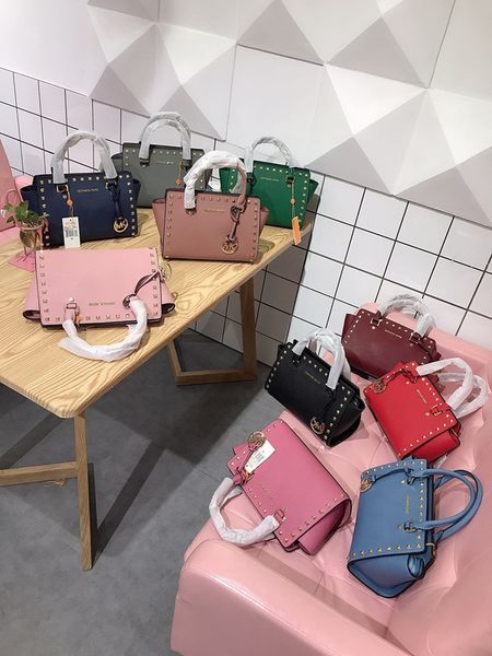 2020 new luxury ladies crossbodybag shoulderbag fashion large capacity shoulder bag crossbody bag tote bag multi-color optional
2020 new luxury ladies crossbodybag shoulderbag fashion large capacity shoulder bag crossbody bag tote bag multi-color optional