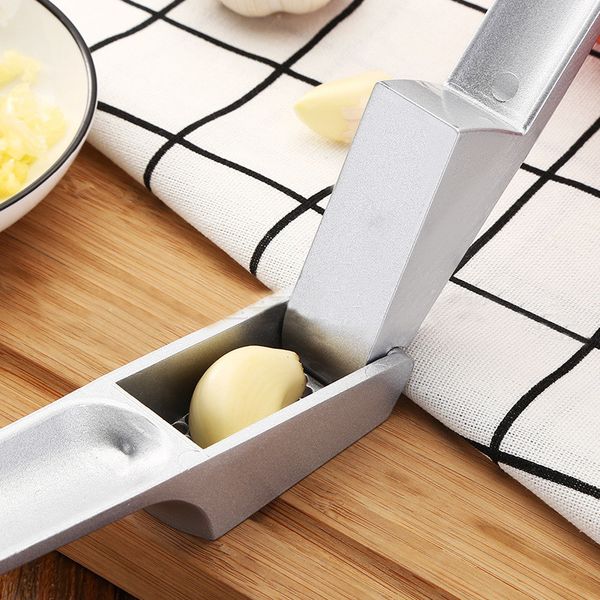 aluminum alloy garlic presses slicer convenient split crusher ginger slicer chopper garlic crusher kitchen vegetable tools
aluminum alloy garlic presses slicer convenient split crusher ginger slicer chopper garlic crusher kitchen vegetable tools