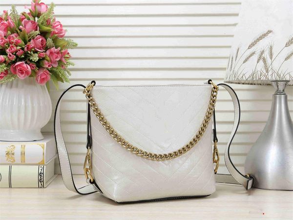 designer classic lady's tote bag, luxury shopping bag, outdoor travel trend with one shoulder bag
designer classic lady's tote bag, luxury shopping bag, outdoor travel trend with one shoulder bag