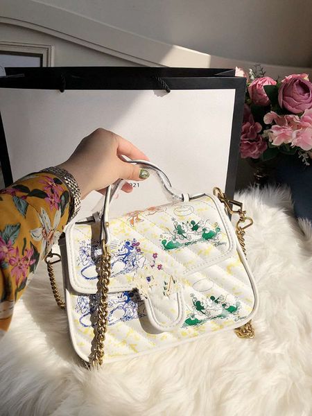 new 2020 letters printing chain women bucket bags woman his star with single shoulder genuine leather handbag girls purses luxury handbag
new 2020 letters printing chain women bucket bags woman his star with single shoulder genuine leather handbag girls purses luxury handbag