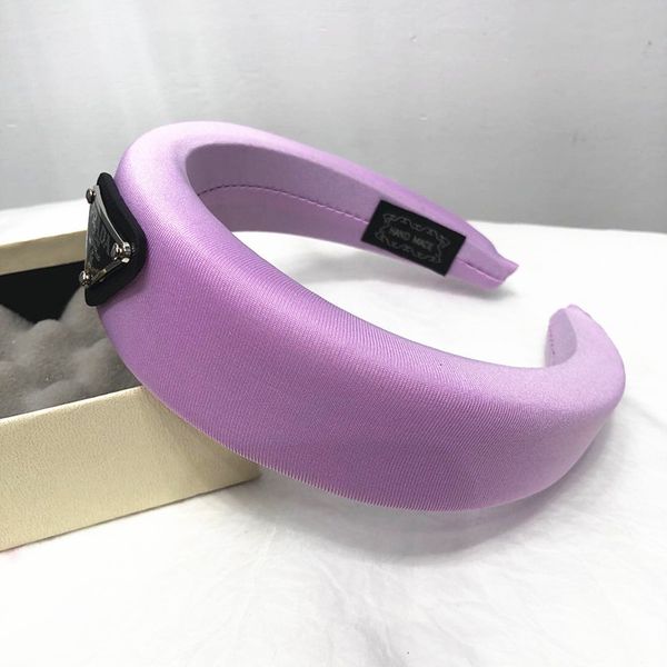 new net red triangle standard hair ring imported rubber exquisite oil dripping alphabet designer headband high-end big-name models, Silver
new net red triangle standard hair ring imported rubber exquisite oil dripping alphabet designer headband high-end big-name models, Silver