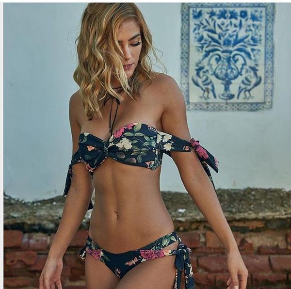 bikini 2019 new separate swimming suit with european and american explosive printing sexy
bikini 2019 new separate swimming suit with european and american explosive printing sexy