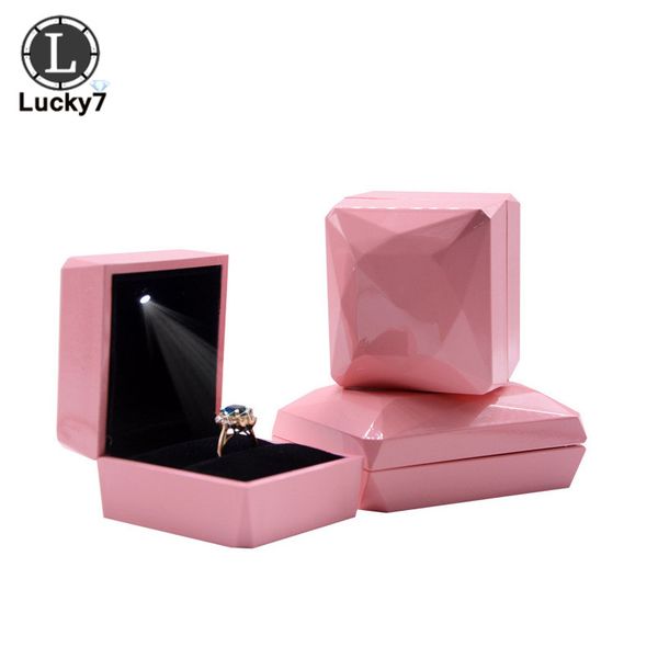 творческая светодиодного кольца ожерелья box jewelry box брак бриллиантовое кольцо для ювелирных изделий дисплея для подвесных настраиваемых, Pink;blue
творческая светодиодного кольца ожерелья box jewelry box брак бриллиантовое кольцо для ювелирных изделий дисплея для подвесных настраиваемых, Pink;blue