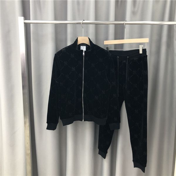 19aw luxurious italy brands design gc velvet tracksuit coat and trousers sets streetwear sweatshirts outdoor long pants and pullover, Blue;black
19aw luxurious italy brands design gc velvet tracksuit coat and trousers sets streetwear sweatshirts outdoor long pants and pullover, Blue;black