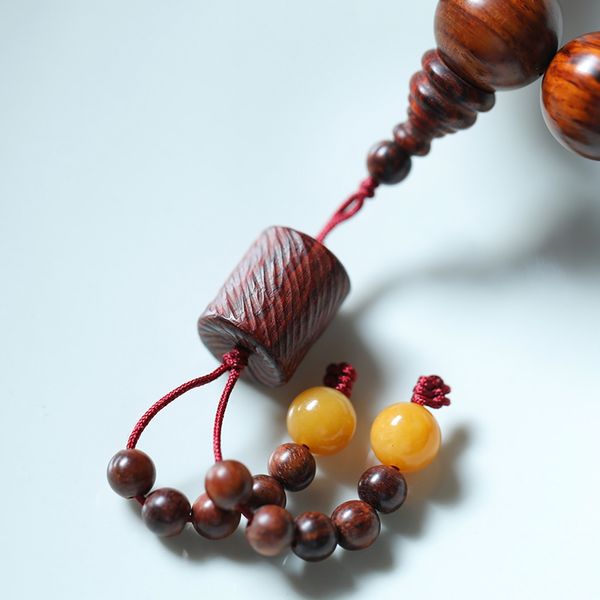 Yanyun huanghuali holding 15mm women 039 hand tring old material 039 face ea yellow old material andalwood male buddha bead
Yanyun huanghuali holding 15mm women 039 hand tring old material 039 face ea yellow old material andalwood male buddha bead