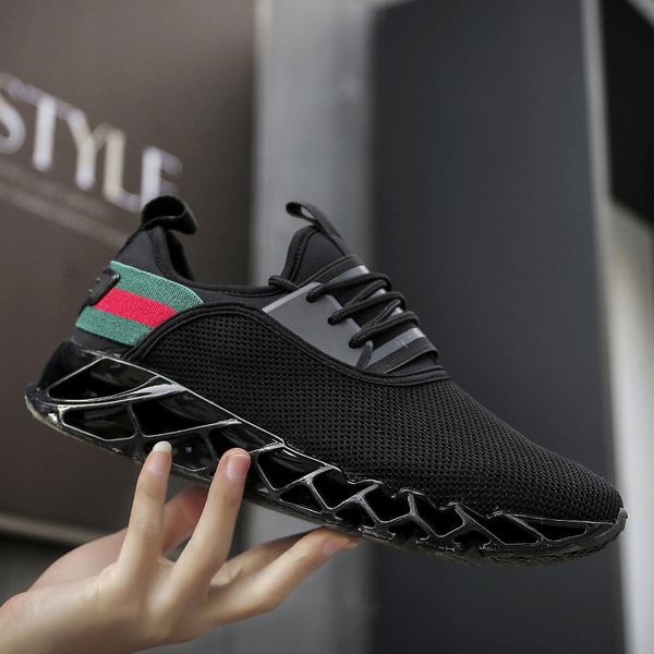 2020 men's blade bottom absorption sports shoes fashion versatile running shoes breathable mesh outdoor men's
2020 men's blade bottom absorption sports shoes fashion versatile running shoes breathable mesh outdoor men's