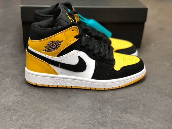 fashion men and women models in the wild to help comfortable sports running casual sports shoes spot
fashion men and women models in the wild to help comfortable sports running casual sports shoes spot