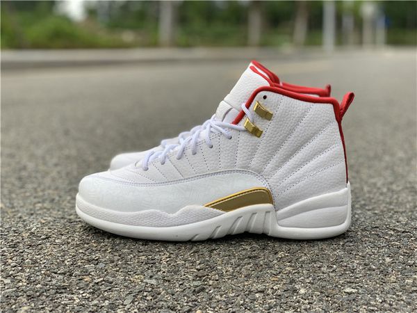 2019 air authentic 12 fiba white university red-metallic gold мужская баскетбольная обувь 130690-107 настоящие спортивные кроссовки из углер, White;red
2019 air authentic 12 fiba white university red-metallic gold мужская баскетбольная обувь 130690-107 настоящие спортивные кроссовки из углер, White;red