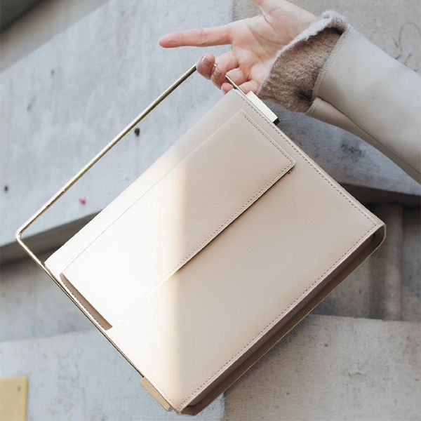 chic metal handle women's handbags small square box bags for women bag ladies purses
chic metal handle women's handbags small square box bags for women bag ladies purses