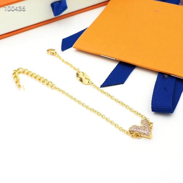 2020 luxury designer jewelry womens bracelet fashion letter pink diamond bracelet cuban link bracelet stainless steel brand cuff bracelets, Golden;silver 
2020 luxury designer jewelry womens bracelet fashion letter pink diamond bracelet cuban link bracelet stainless steel brand cuff bracelets, Golden;silver