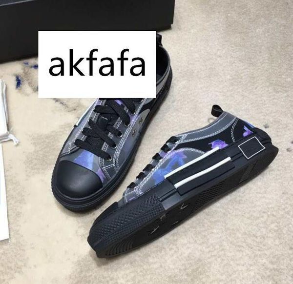 limited cooperation b23 "single m classic as the main vision, in the way of large-area printing on the upper lovers 370, Black
limited cooperation b23 "single m classic as the main vision, in the way of large-area printing on the upper lovers 370, Black