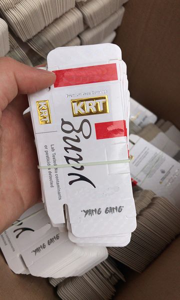 Новый горячий картридж KRT 0.8 мл 1.0 мл Vape тележки стеклокерамика Золотой верх с упаковочной коробкой 10 вкусов 510 резьба
Новый горячий картридж KRT 0.8 мл 1.0 мл Vape тележки стеклокерамика Золотой верх с упаковочной коробкой 10 вкусов 510 резьба