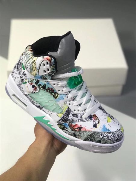 2020 release 5 wings 4kaws multi -color basketball shoes for man authentic quality sneakers sports av2405 -900 with original box size 40, Black
2020 release 5 wings 4kaws multi -color basketball shoes for man authentic quality sneakers sports av2405 -900 with original box size 40, Black