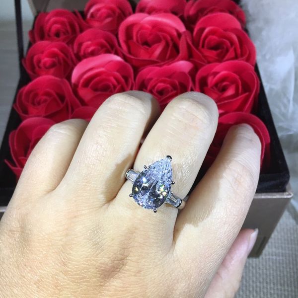 delicate rings 925 sterling silver high carbon diamond ring show women's generous beauty exquisite gift for women, Golden;silver
delicate rings 925 sterling silver high carbon diamond ring show women's generous beauty exquisite gift for women, Golden;silver