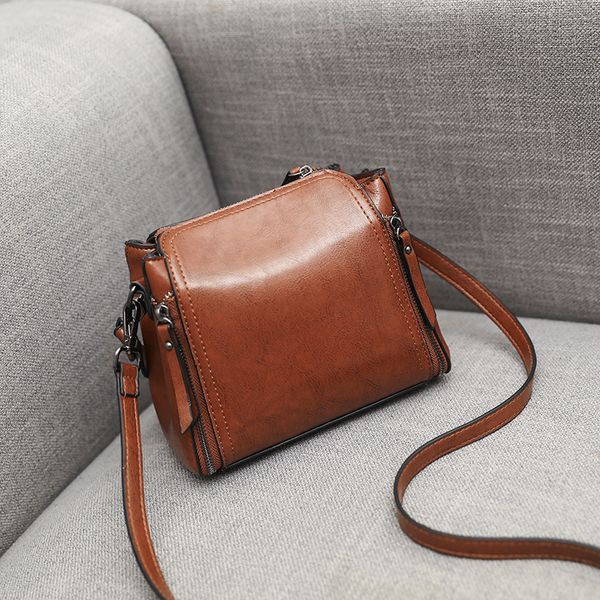 in the autumn of 2018, the new korean version of fashion oil bucket bag women's shoulder handbag women's bag
in the autumn of 2018, the new korean version of fashion oil bucket bag women's shoulder handbag women's bag