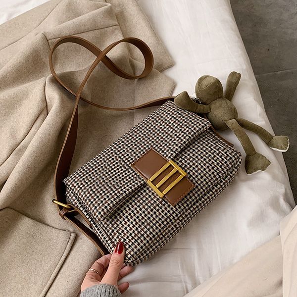 2020 women lattice shoulder crossbody bag fashion temperament small square package chic portable clutch tide
2020 women lattice shoulder crossbody bag fashion temperament small square package chic portable clutch tide