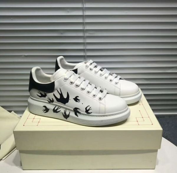 luxury designer shoes oversized sneaker for man women real leather refective designer shoes fashion casual italian sneaker, Black
luxury designer shoes oversized sneaker for man women real leather refective designer shoes fashion casual italian sneaker, Black