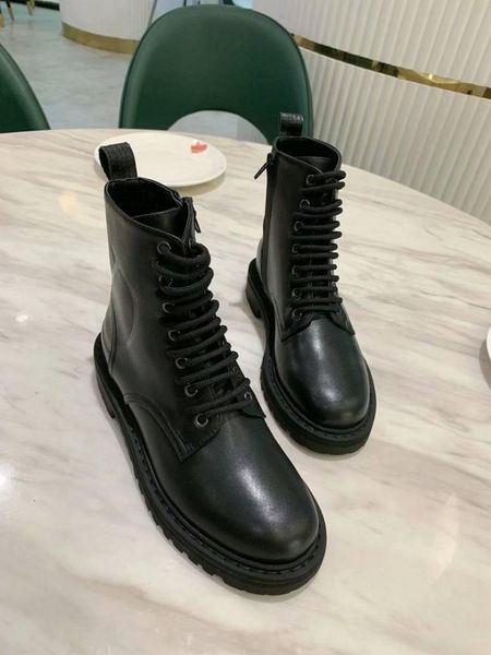 2019 autumn and winter new ladies leather boots warm shoes women's fashion korean style luxury 9624, Black
2019 autumn and winter new ladies leather boots warm shoes women's fashion korean style luxury 9624, Black