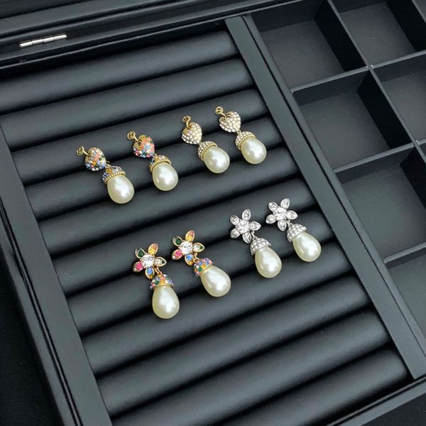 2020 fashion design new color diamond strawberry retro earrings lady temperament double g pearl earrings noble gift, Golden;silver
2020 fashion design new color diamond strawberry retro earrings lady temperament double g pearl earrings noble gift, Golden;silver
