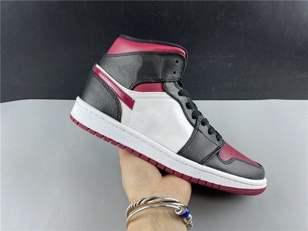 2020 new men 1s basketball shoes 1 black red toe designer luxury trainers athletic shoes sports sneakers with box
2020 new men 1s basketball shoes 1 black red toe designer luxury trainers athletic shoes sports sneakers with box