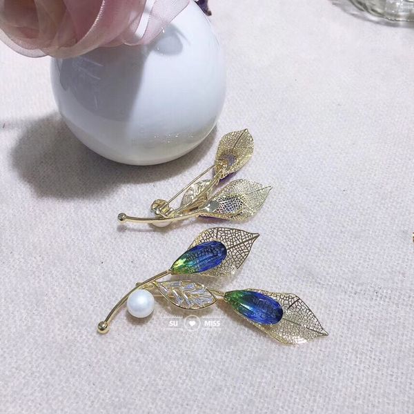 elegant pin big crystal jewelry flower brooch lily with gold color pearl giraffe women breast pin fashion lady's garments, Gray
elegant pin big crystal jewelry flower brooch lily with gold color pearl giraffe women breast pin fashion lady's garments, Gray
