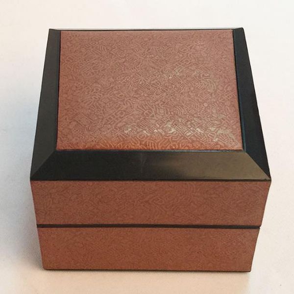 fashion personality watch box family name special paper clamshell plastic watch jewelry box wood material boutique packaging size 94mm/94mm, Black;blue
fashion personality watch box family name special paper clamshell plastic watch jewelry box wood material boutique packaging size 94mm/94mm, Black;blue