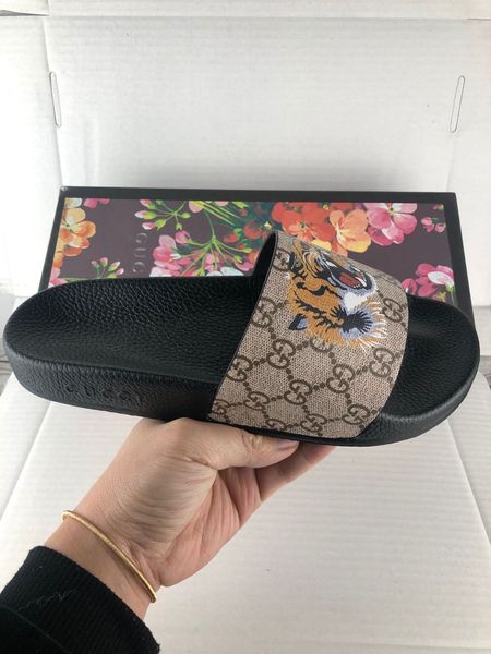 men beach slide sandals medusa scuffs slippers women white black fashion slip on designer sandals beach causal slipper 36-45p, Blue;gray
men beach slide sandals medusa scuffs slippers women white black fashion slip on designer sandals beach causal slipper 36-45p, Blue;gray