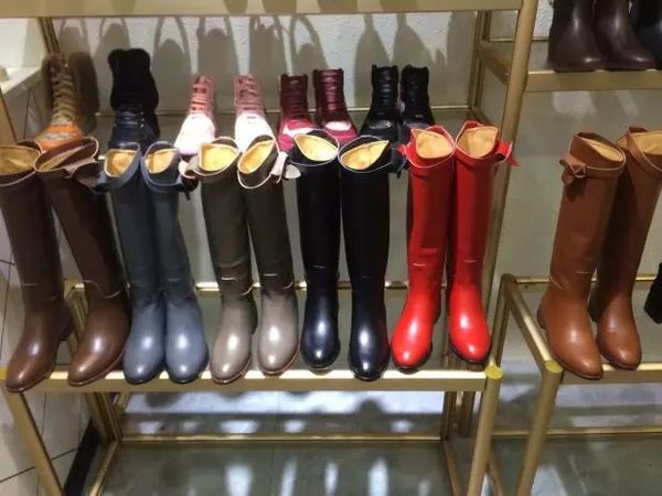 12luxury designer women letter embossing casual long boots genuine leather black laureate platform desert boot birkin
12luxury designer women letter embossing casual long boots genuine leather black laureate platform desert boot birkin