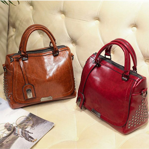 fashion vintage rivet oil wax leather handbags designer shoulder bag female postman tote women messenger bags
fashion vintage rivet oil wax leather handbags designer shoulder bag female postman tote women messenger bags