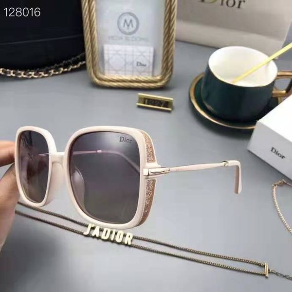 the latest fashion luxury sunglasses of 2020 are retro men's designer shiny gold frames with packaging, White;black
the latest fashion luxury sunglasses of 2020 are retro men's designer shiny gold frames with packaging, White;black