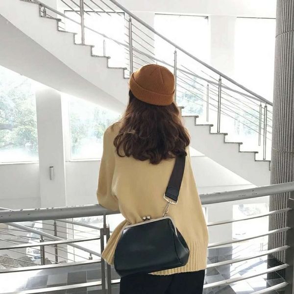 2020 new women's shoulder bag retro simple shoulder bag korean casual lady crossbody
2020 new women's shoulder bag retro simple shoulder bag korean casual lady crossbody