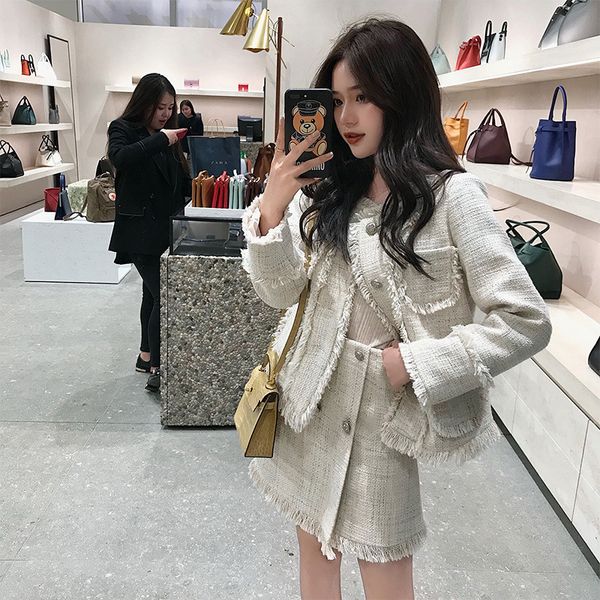 a white tweed blazer for fall 2019 single breasted o-neck full pockets fashion women jackets coat, Black;brown
a white tweed blazer for fall 2019 single breasted o-neck full pockets fashion women jackets coat, Black;brown