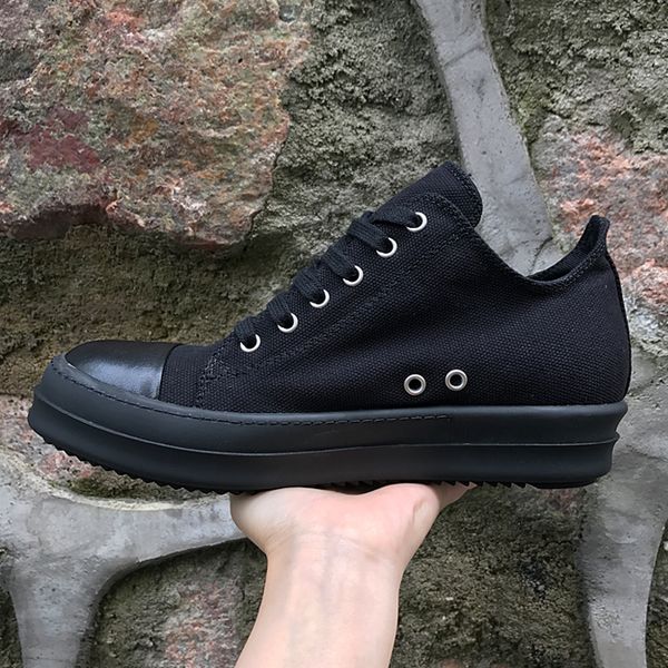 18ss new list black low help canvas shoes couple black lace-milk tpu base thickness fashion persional shoes
18ss new list black low help canvas shoes couple black lace-milk tpu base thickness fashion persional shoes