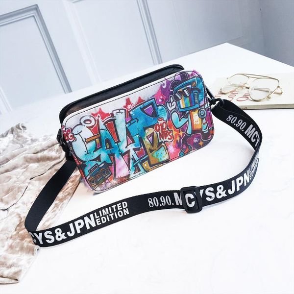 мода небольшой crossbody сумки для женщин 2020 искусственная кожа личность граффити молния дамы плеча сумка bolsas #yj 
мода небольшой crossbody сумки для женщин 2020 искусственная кожа личность граффити молния дамы плеча сумка bolsas #yj