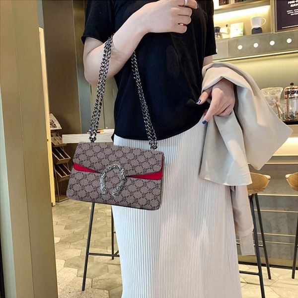 осень и зима сумки 2020 новый прилив текстура цепи плечо сумка дикая мода сумка
осень и зима сумки 2020 новый прилив текстура цепи плечо сумка дикая мода сумка