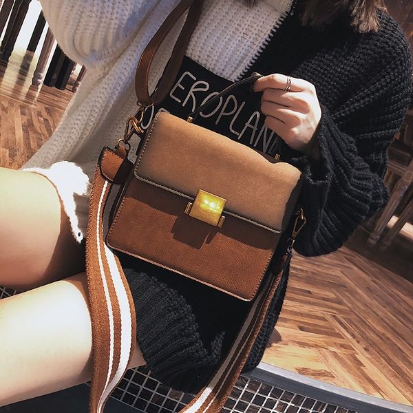 2020 spring retro small square bag wide shoulder strap fashion wild one-shoulder messenger handbag
2020 spring retro small square bag wide shoulder strap fashion wild one-shoulder messenger handbag