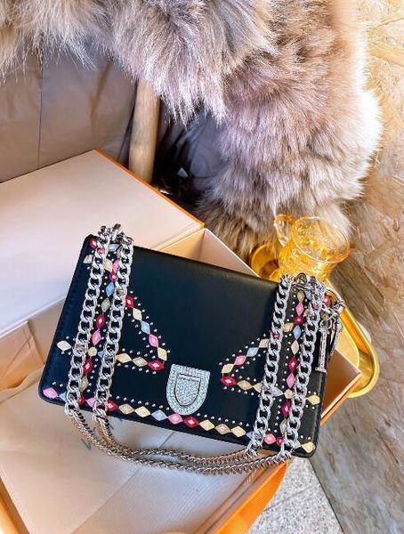 deisigner shoulder bag for women chest pack lady tote chains handbags presbyopic purse messenger bag designer handbags canvas wholesale 1045
deisigner shoulder bag for women chest pack lady tote chains handbags presbyopic purse messenger bag designer handbags canvas wholesale 1045