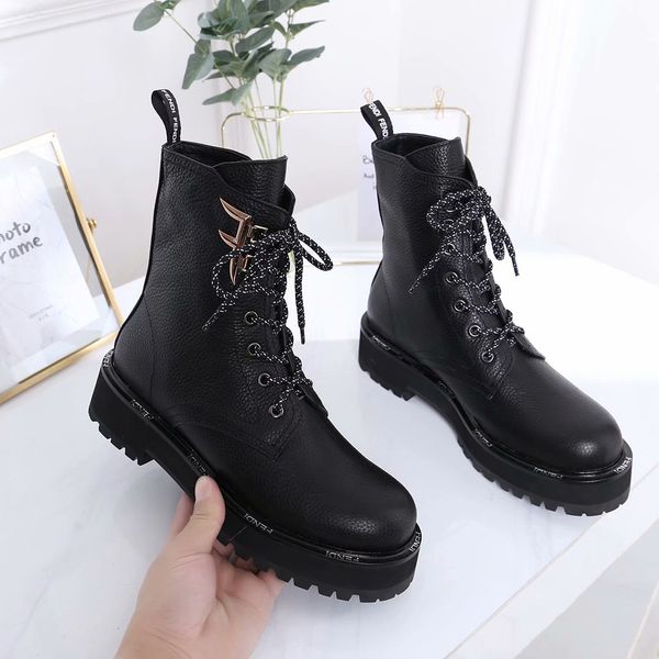 martin boots female students 2019 autumn and winter new wild low-heeled boots black british wind explosion models women's boots classic
martin boots female students 2019 autumn and winter new wild low-heeled boots black british wind explosion models women's boots classic