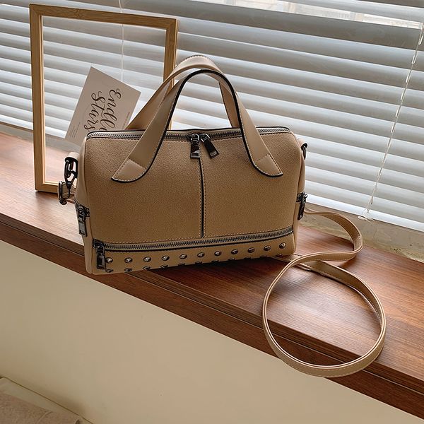 2019 ђпеѬ каево женина ђмка плеа боона заклепка ђмка tote иалнки кожа 
2019 ђпеѬ каево женина ђмка плеа боона заклепка ђмка tote иалнки кожа