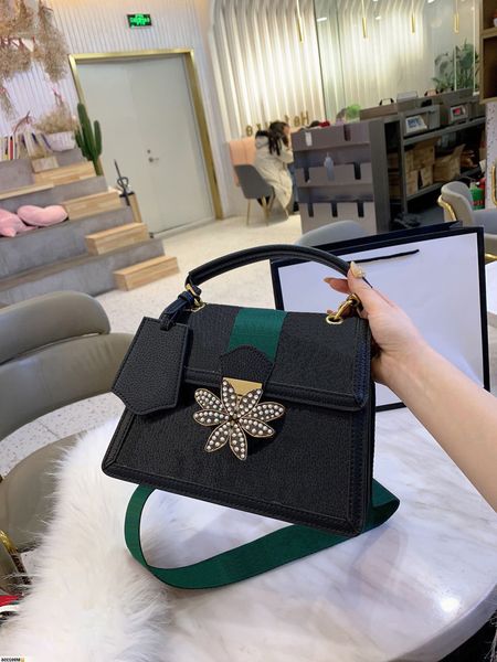 горячие продажи дизайнер роскошные женские сумки на ремне сумки женщин crossbody сумка из высококачественной натуральной кожи casual дикое п
горячие продажи дизайнер роскошные женские сумки на ремне сумки женщин crossbody сумка из высококачественной натуральной кожи casual дикое п