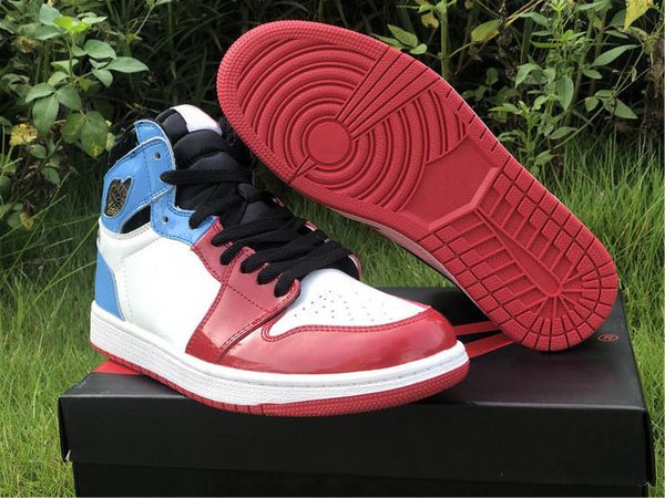 new release 1 high og fearless patent leather men basketball shoes 1s white university blue varsity red mens sports designer shoes sneakers
new release 1 high og fearless patent leather men basketball shoes 1s white university blue varsity red mens sports designer shoes sneakers