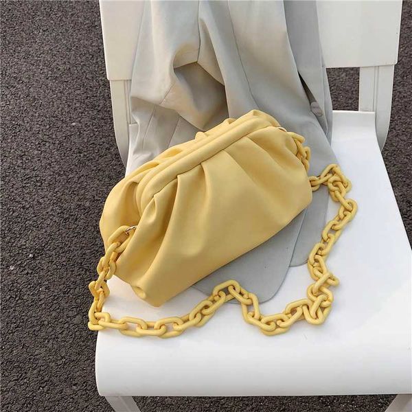 2020 chain design cloud shaped leather crossbody bags for women fashion shoulder messenger bags female handbags and purse
2020 chain design cloud shaped leather crossbody bags for women fashion shoulder messenger bags female handbags and purse